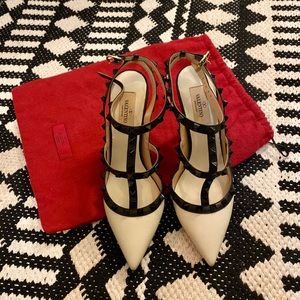 AUTH Valentino Rockstud Heels in Beige/Black